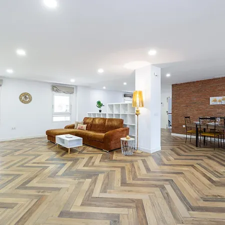 H2m Pasaje Nobleja Close Train St, Smarttv, Aacc Apartment