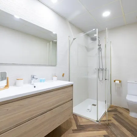 H2m Pasaje Nobleja Close Train St, Smarttv, Aacc Apartment *