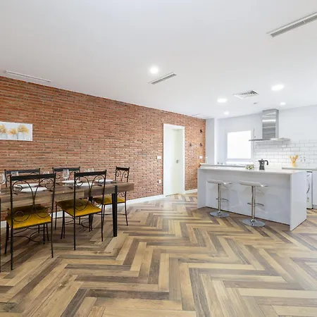 H2m Pasaje Nobleja Close Train St, Smarttv, Aacc Apartment